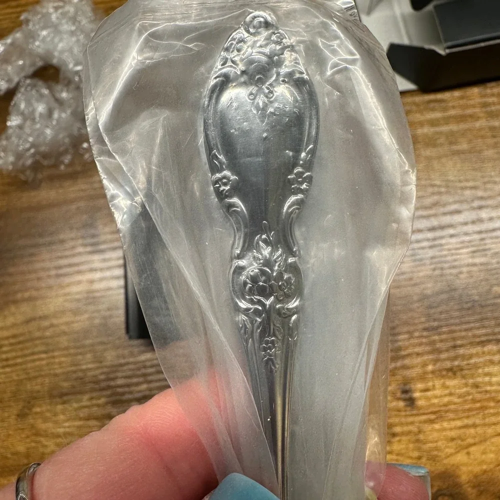 Oneida Louisiana Teaspoons Set of 4 18/8 Stainless Steel Floral Flatware New